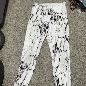 Beyond Yoga stretchy leggings